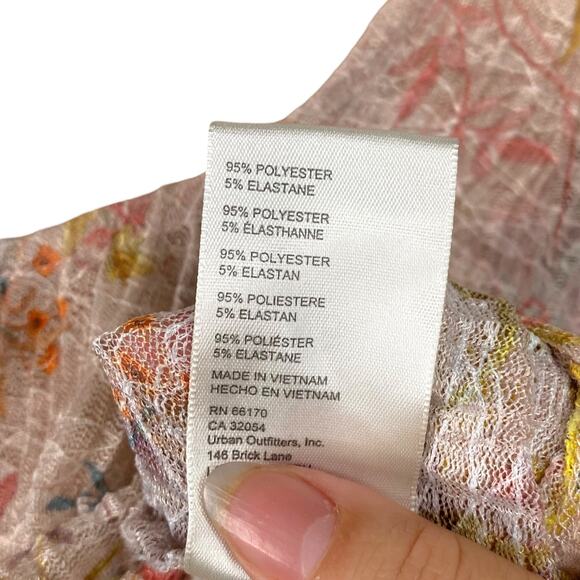 Free People Angelina Light Combo Pink Floral Sheer Lace Snap Top SZ M - Picture 14 of 14